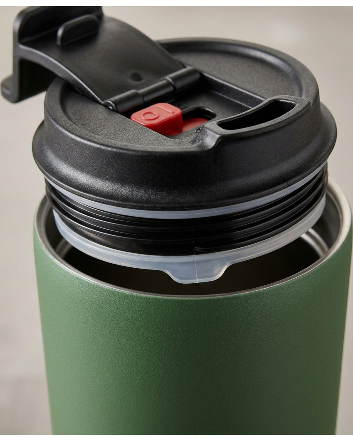 Modne Insulated Commuter Mug with Locking Flip Lid 500 ml Forest Green - Detail view